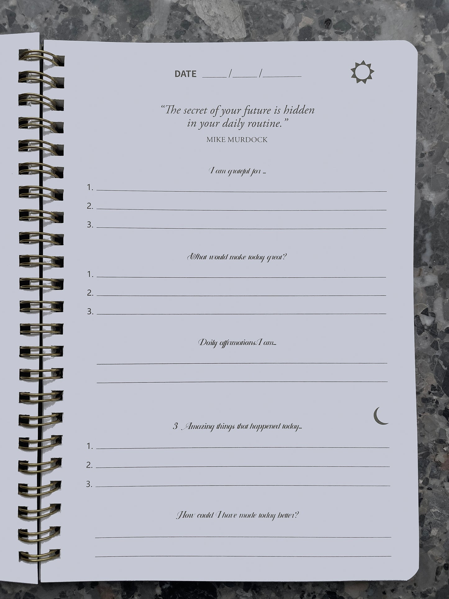 Dagsside fra Gratitude Journal - guidet skrivning for mænd, der ønsker struktur og taknemmelighed i hverdagen.