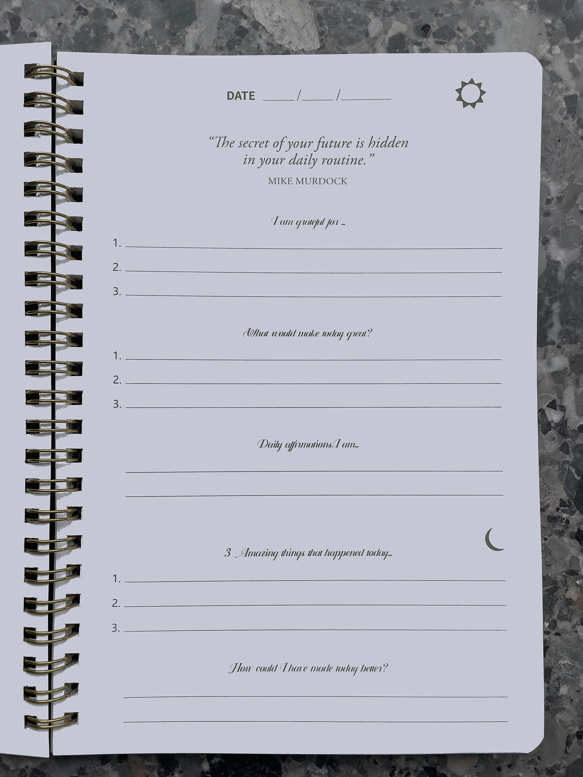 Dagsside fra Gratitude Journal - guidet skrivning for mænd, der ønsker struktur og taknemmelighed i hverdagen.