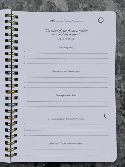 Dagsside fra Gratitude Journal - guidet skrivning for mænd, der ønsker struktur og taknemmelighed i hverdagen.