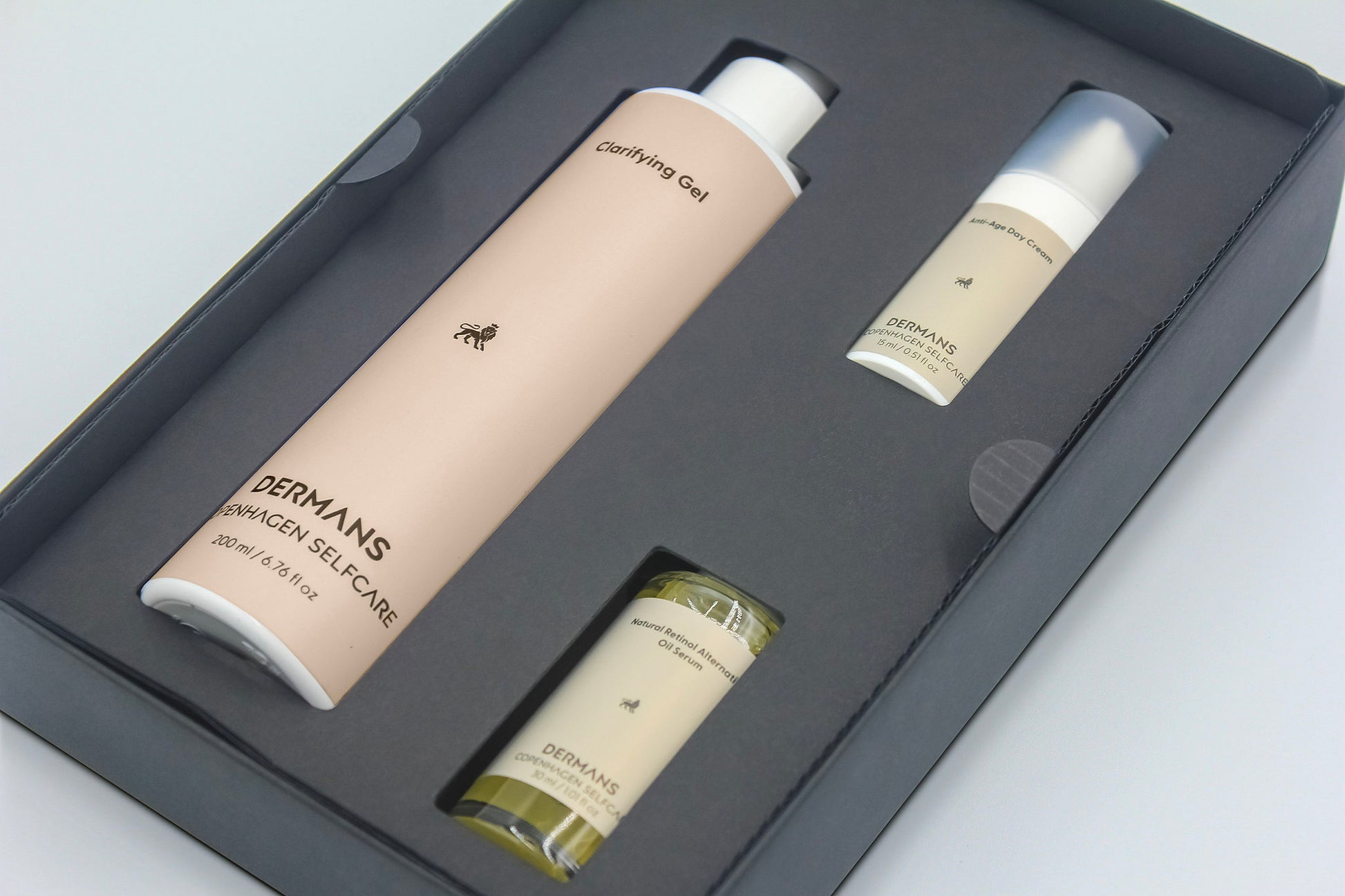 Signature Renewal hudplejesæt åbnet i æske - 3-trins hudpleje til mænd mod urenheder og tørhed